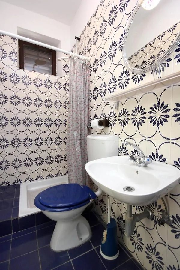 Apartment Arbanija 9423A 트로기르